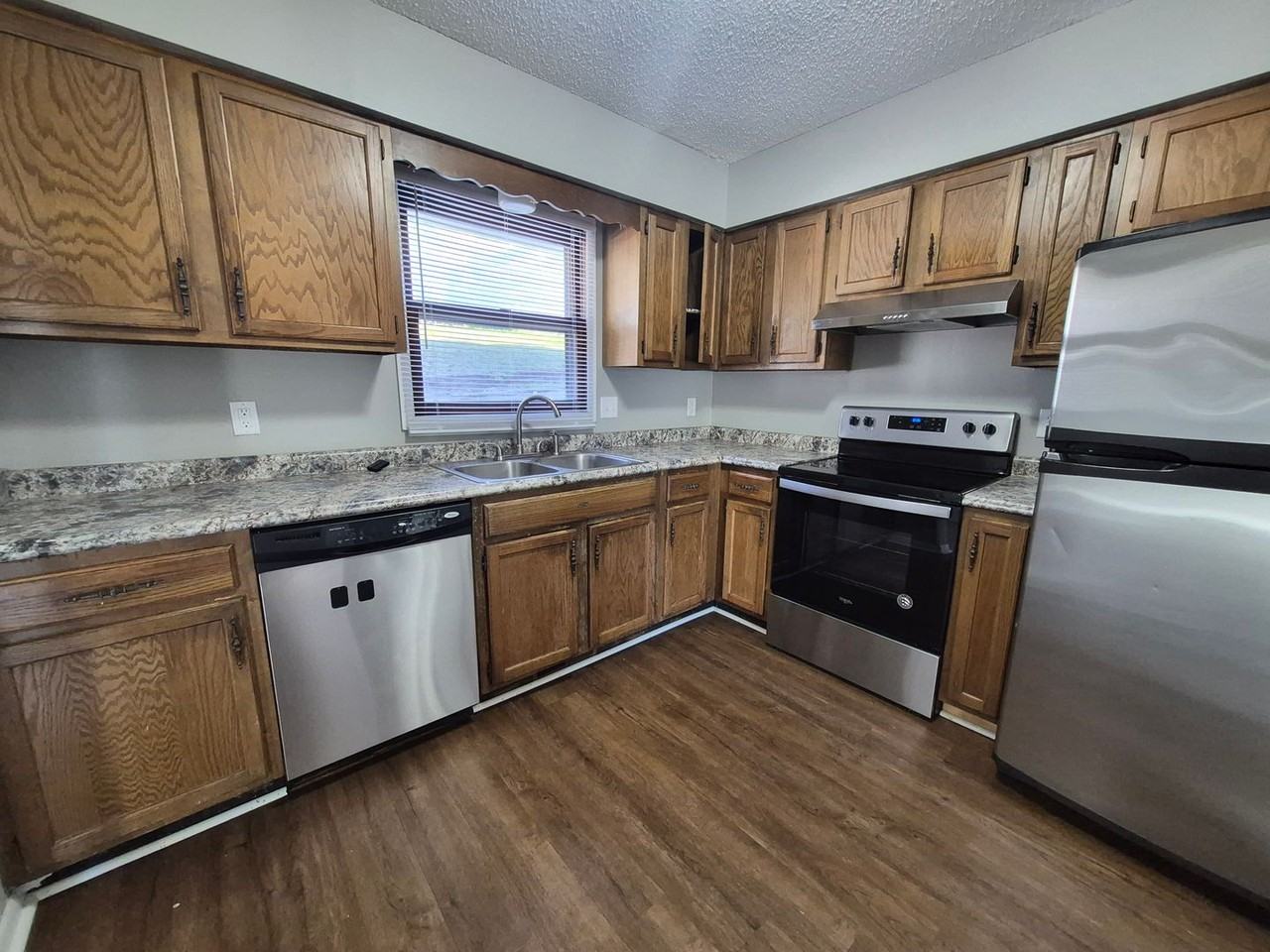 2632 Boyd St - Photo 2 of 37