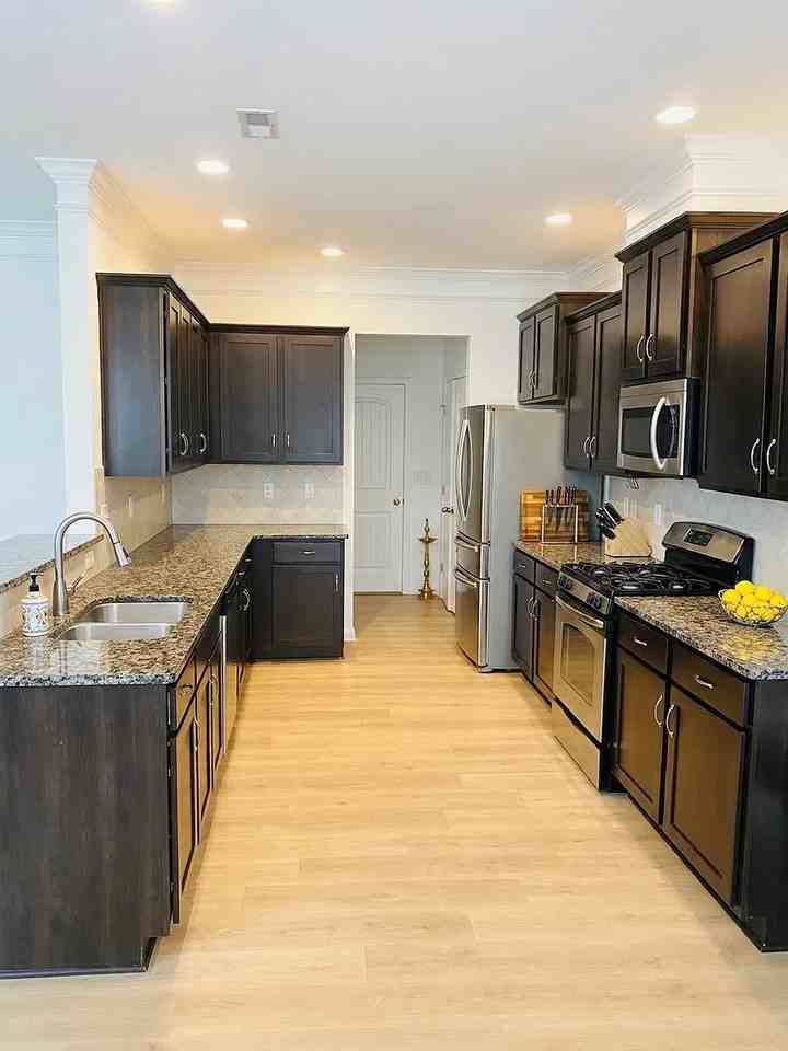 428 Manchester Park Ln - Photo 3 of 13