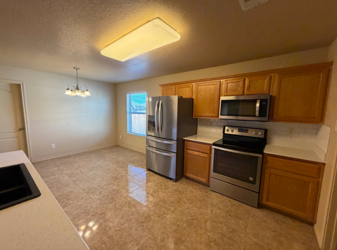 2415 Isabelle Dr - Photo 3 of 42