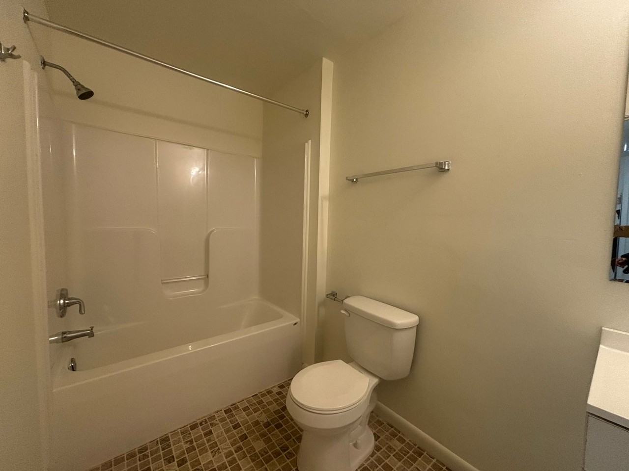 705 Stone St - Photo 4 of 12