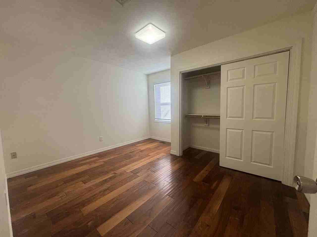 705 Stone St - Photo 5 of 12