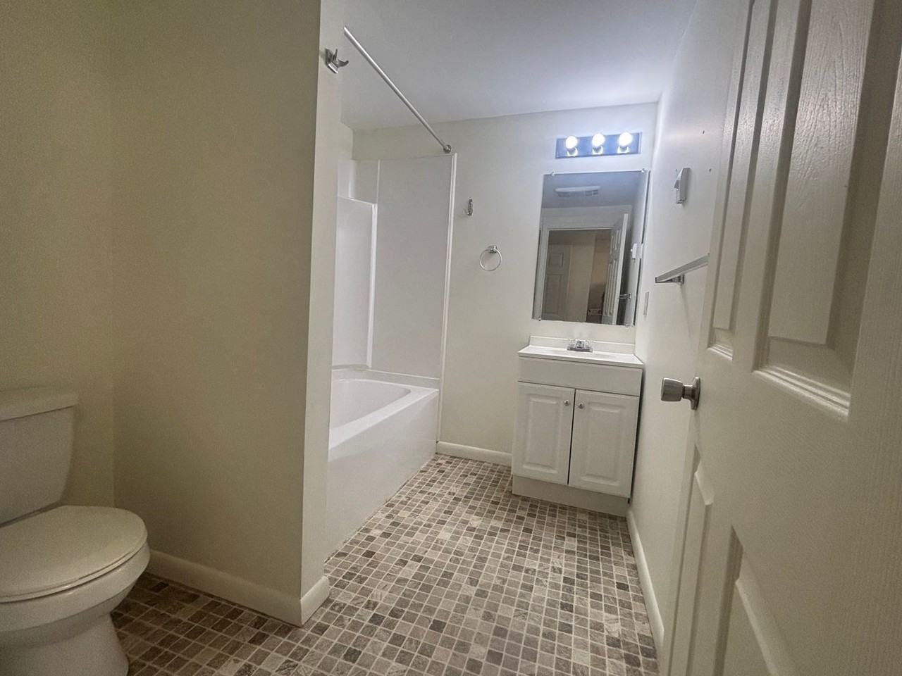 705 Stone St - Photo 7 of 12