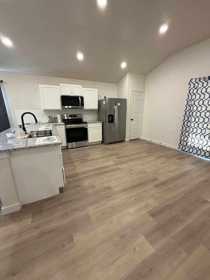 3010 Farmyard Dr - Photo 5 of 14