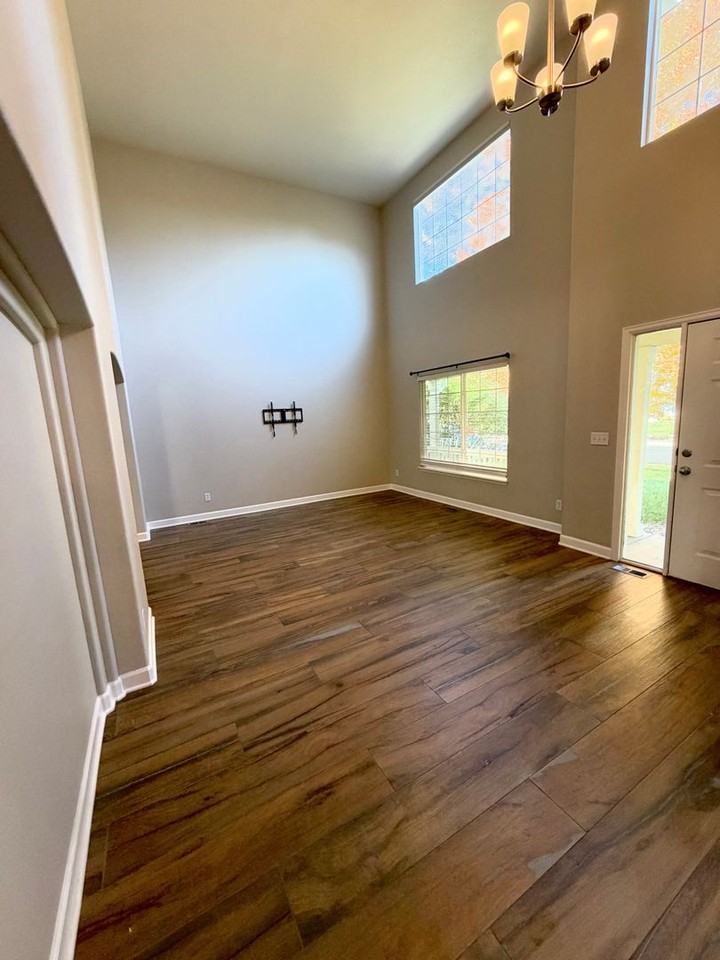 1411 Banner Cir - Photo 2 of 42