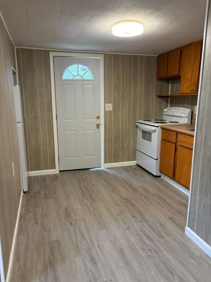 302 1/2 N Washington St - Photo 2 of 7