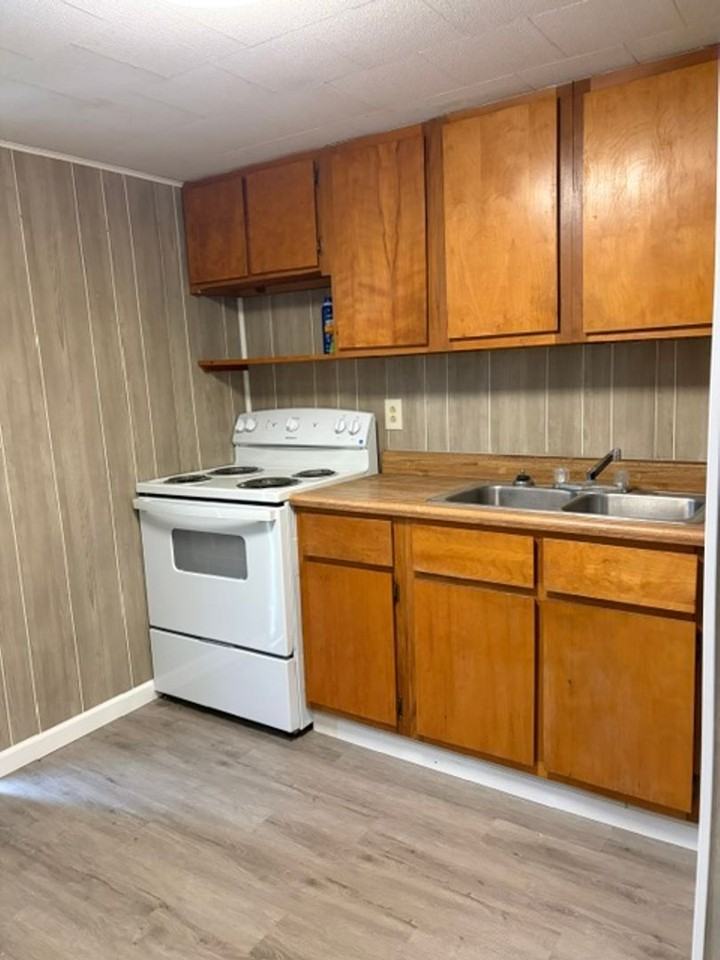 302 1/2 N Washington St - Photo 3 of 7