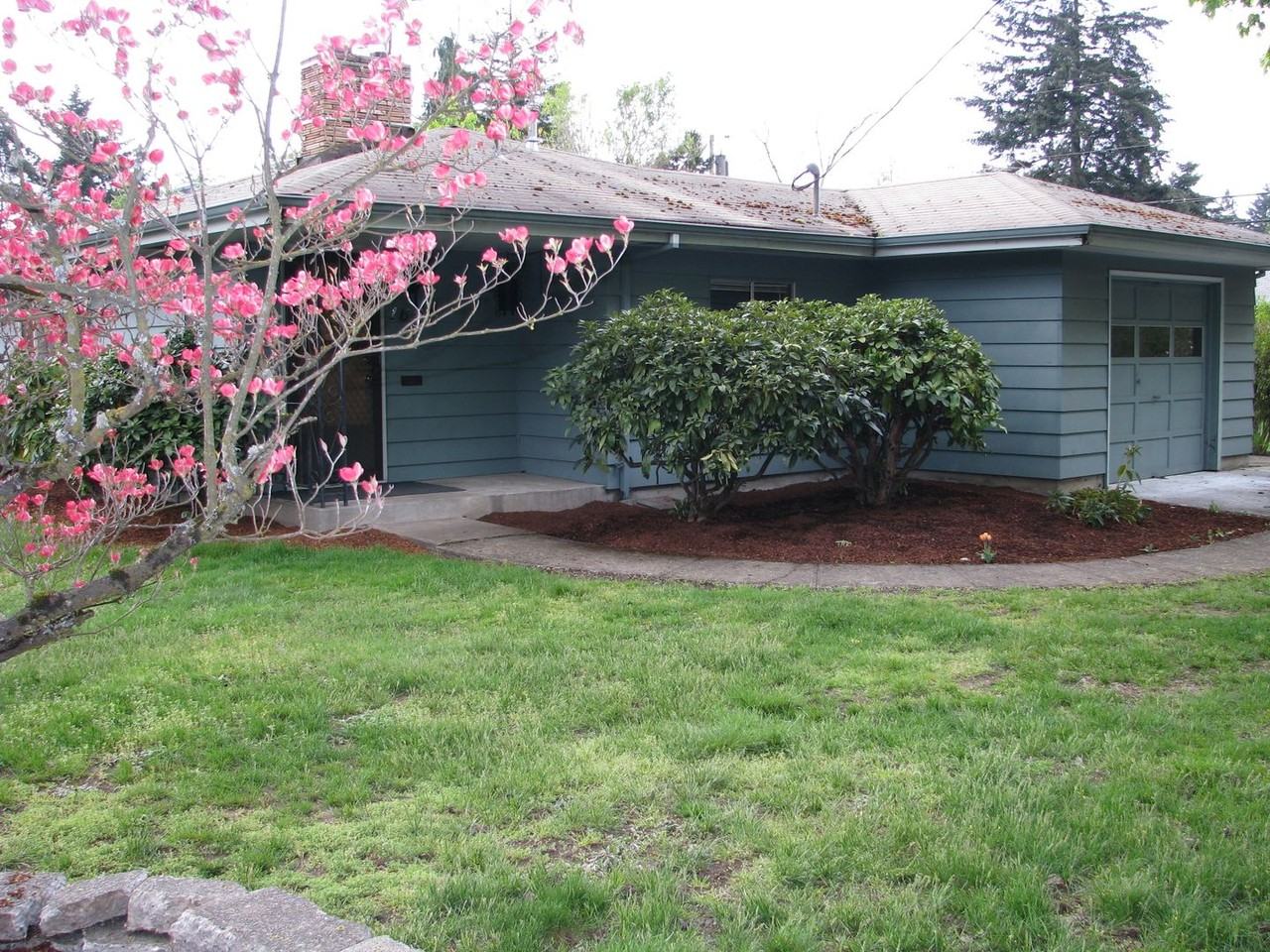 1690 D St Ne - Photo 2 of 20