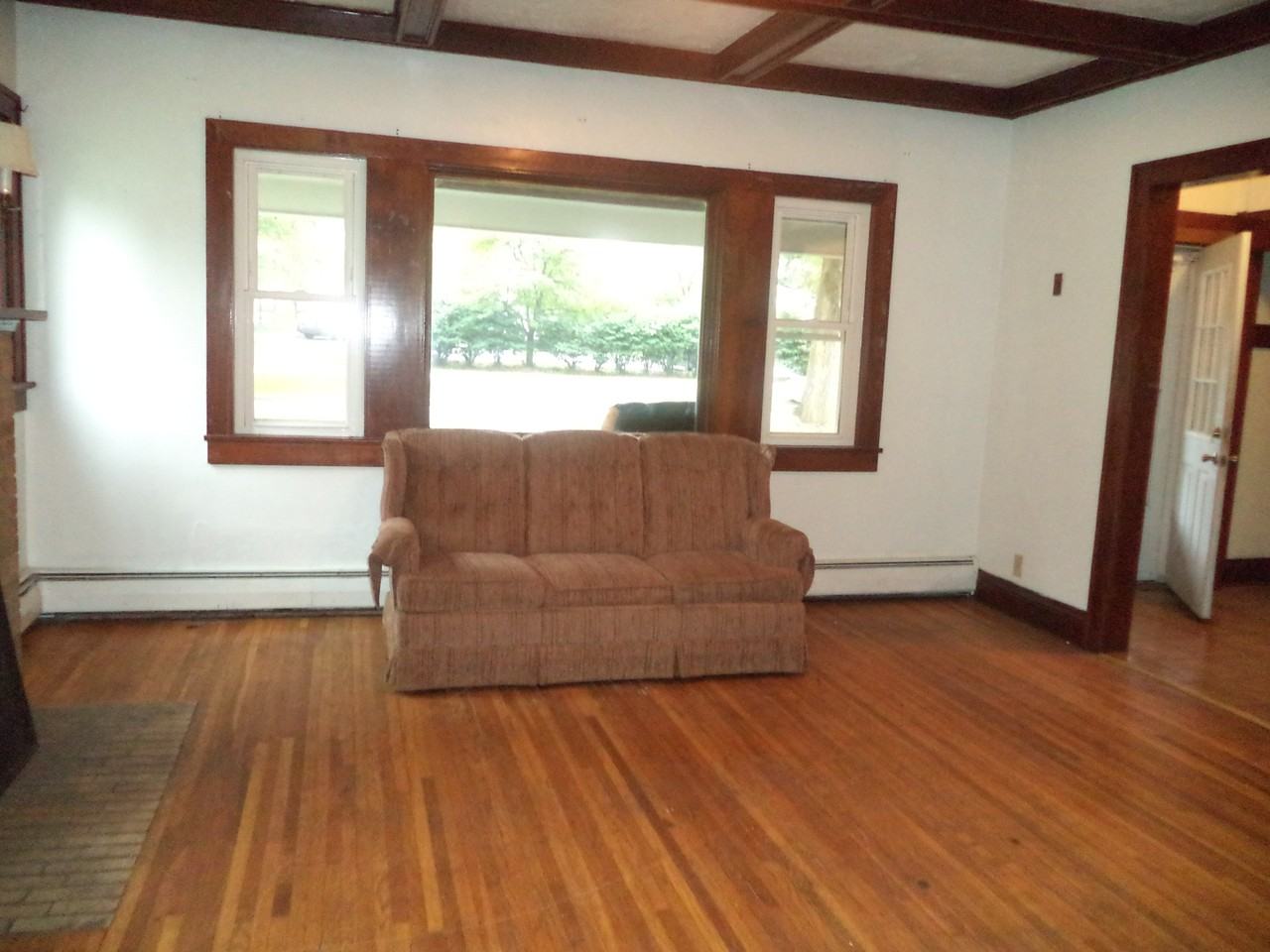 227 W Park Ave - Photo 5 of 14