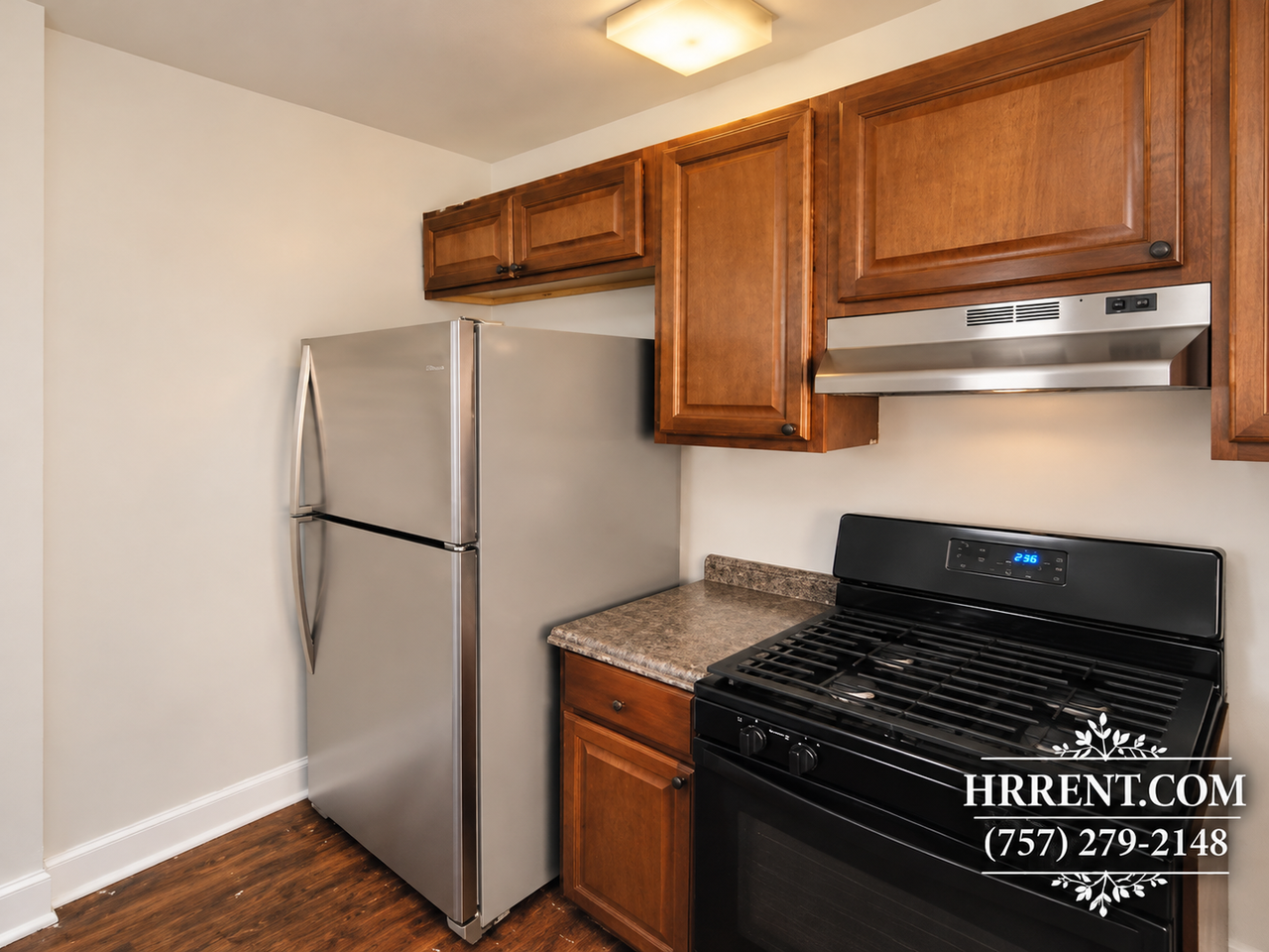 555 42nd St - Photo 7 of 11