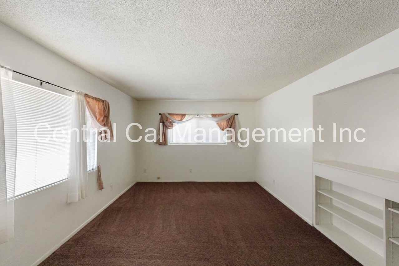 5201 College Ave - Photo 4 of 23