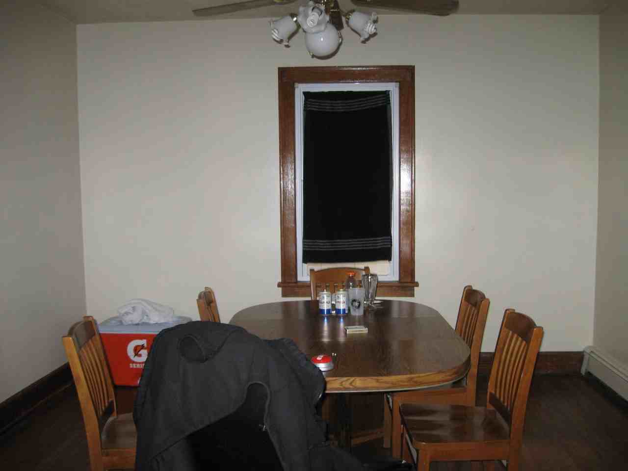 520 Holmes St - Photo 5 of 10