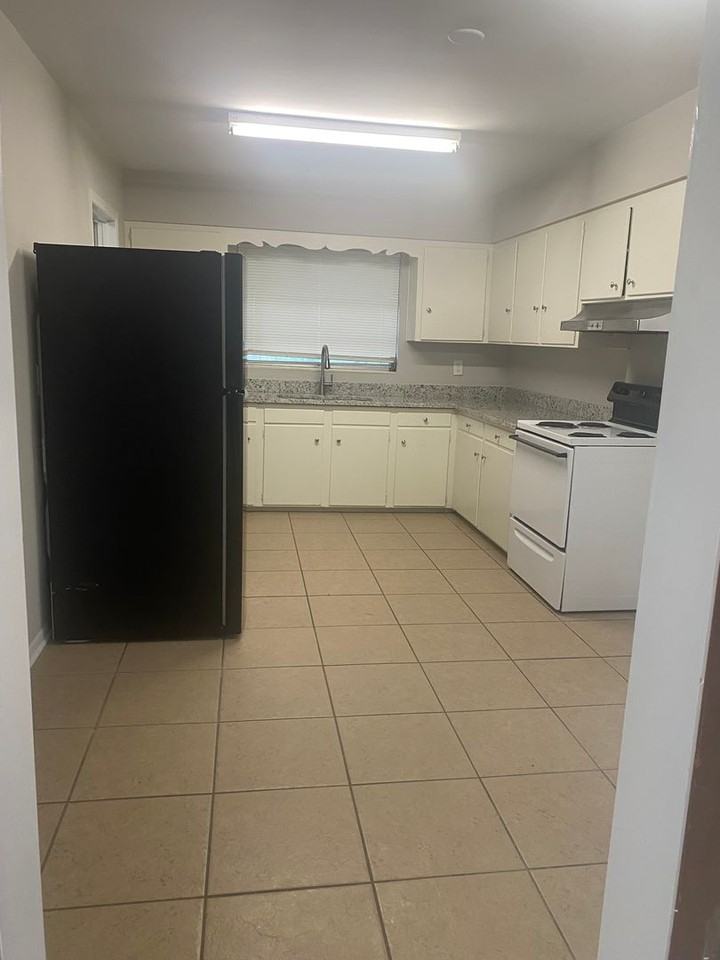 2841 Justina Rd - Photo 2 of 15