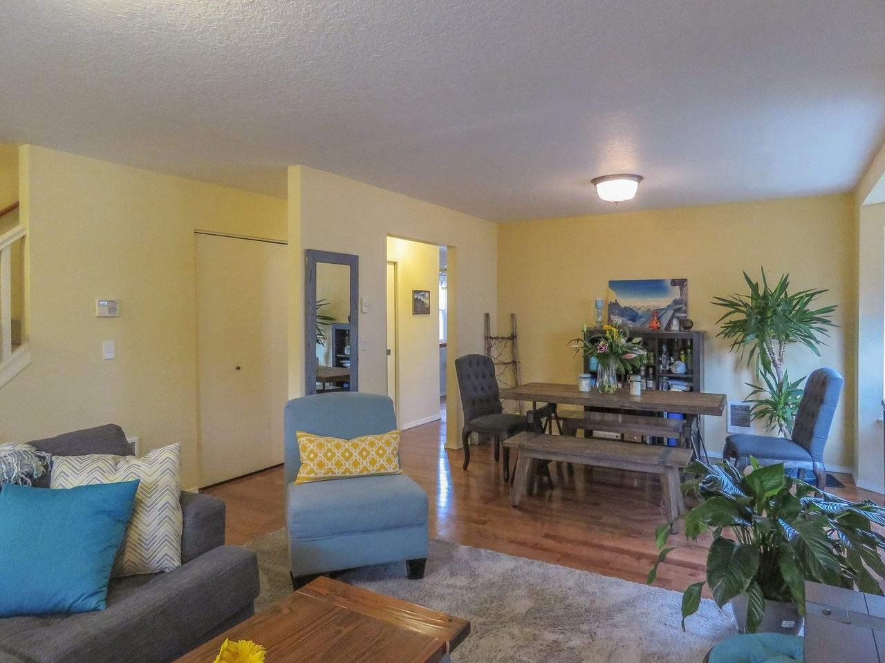 4638 N Haight Ave - Photo 4 of 21