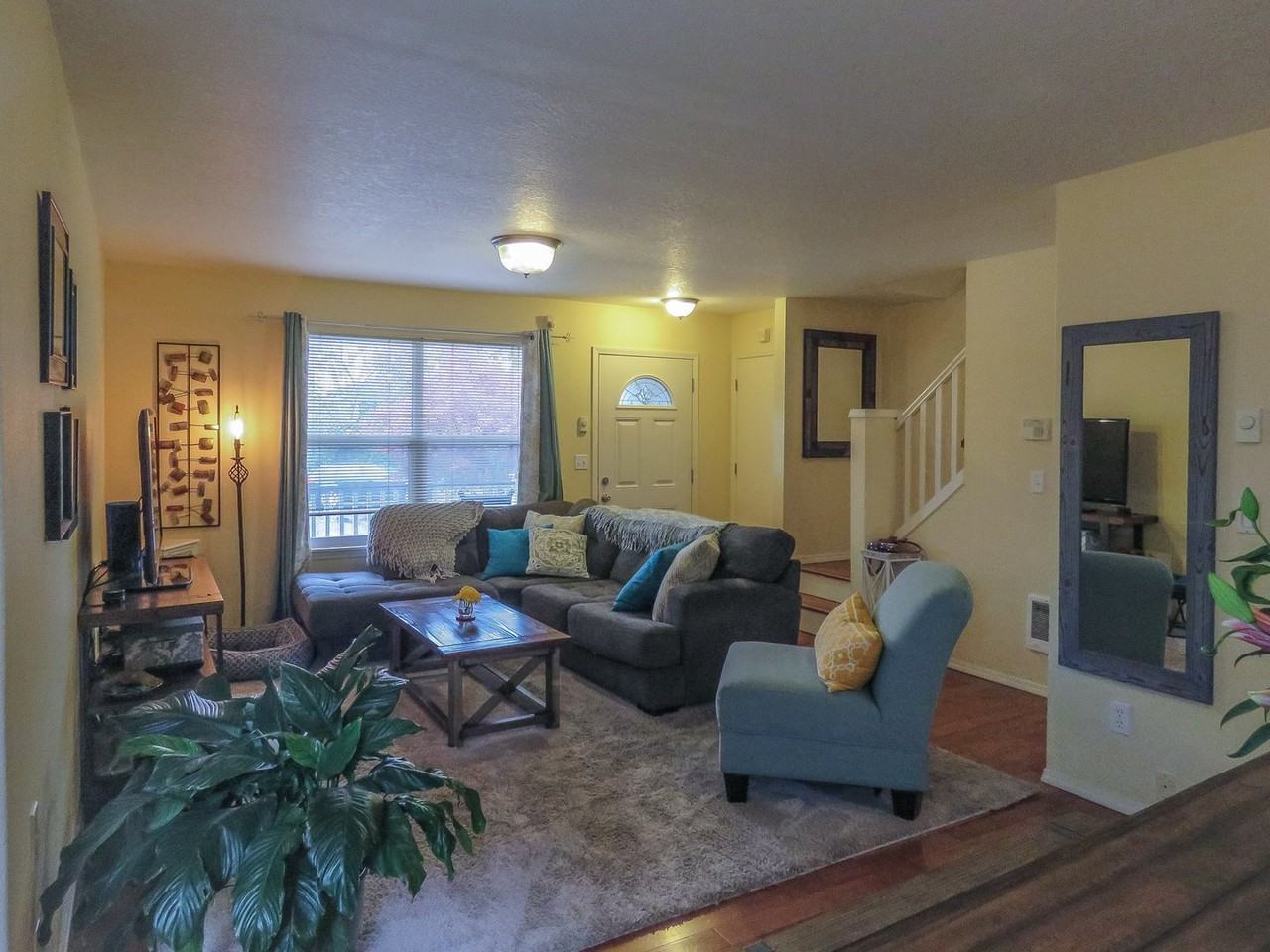 4638 N Haight Ave - Photo 5 of 21