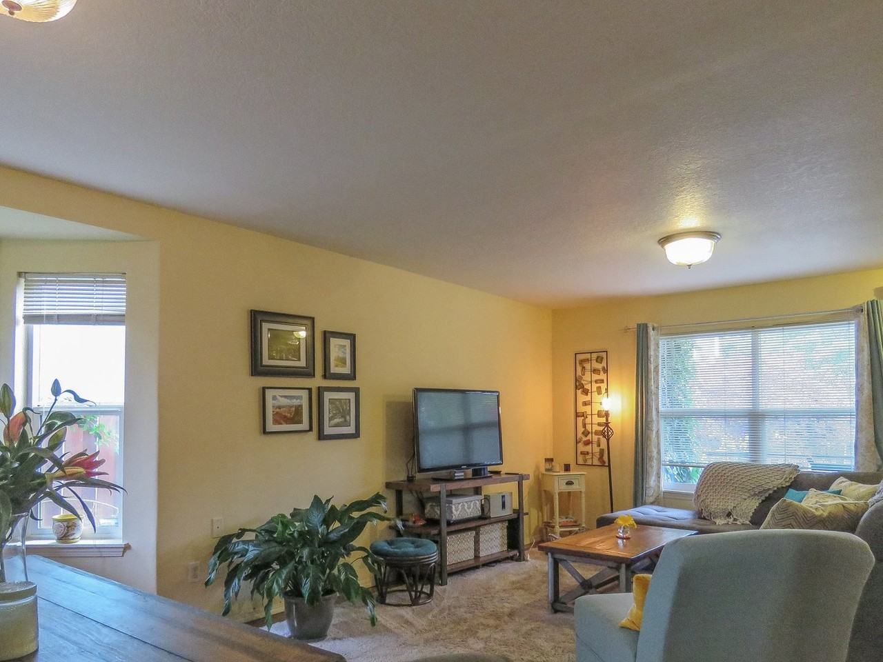4638 N Haight Ave - Photo 7 of 21