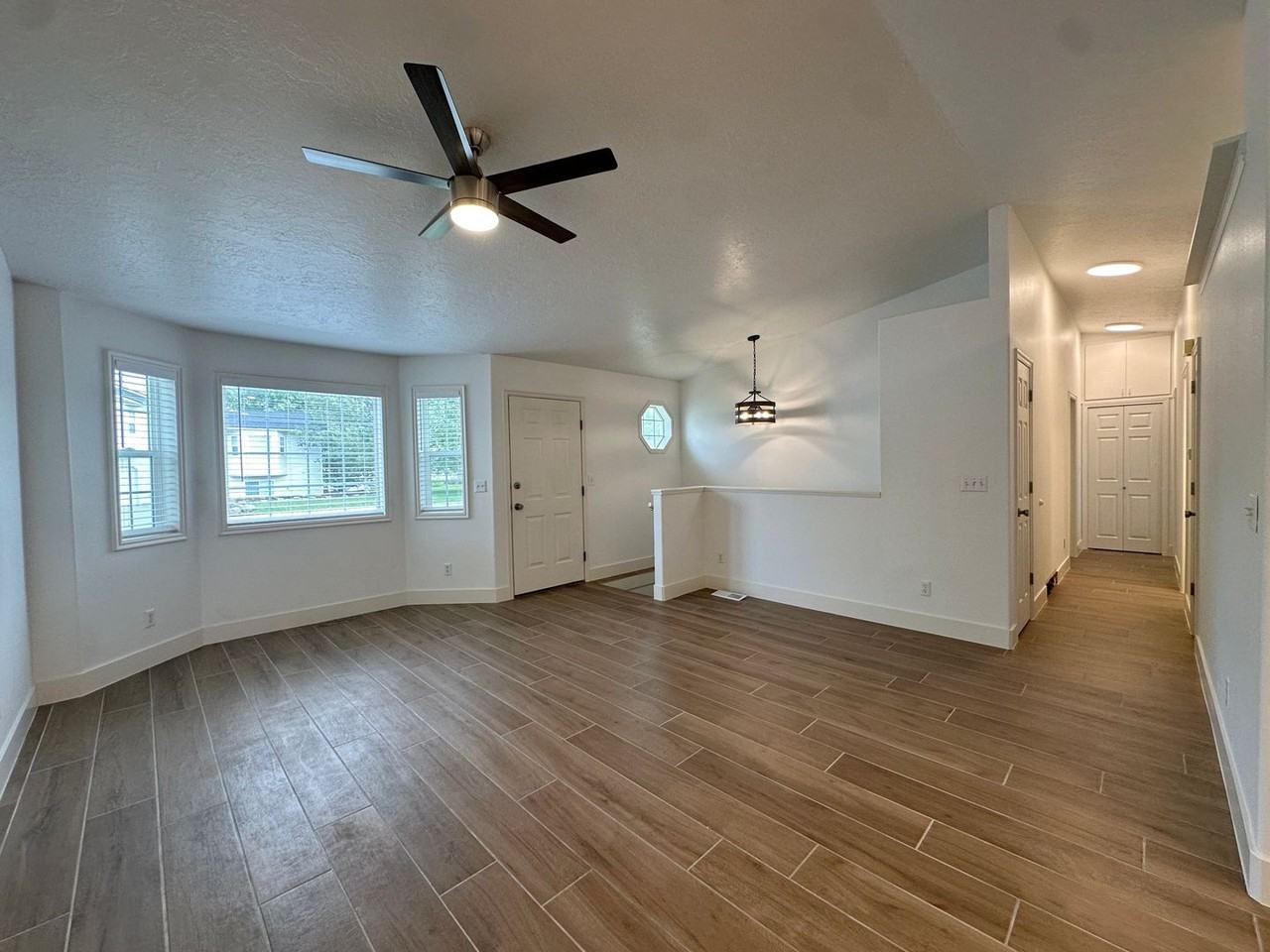 293 Susan Dr - Photo 5 of 28