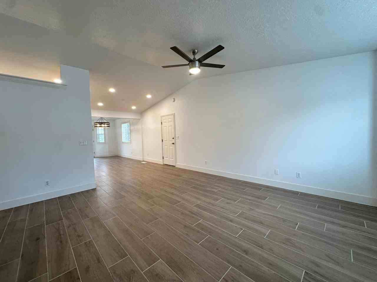 293 Susan Dr - Photo 6 of 28