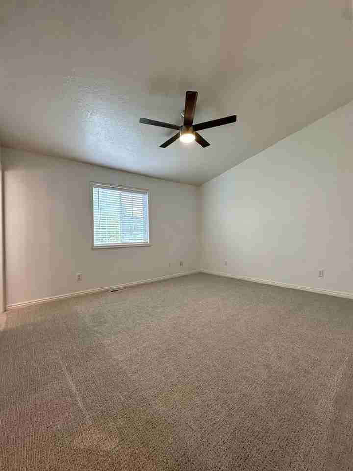 293 Susan Dr - Photo 7 of 28