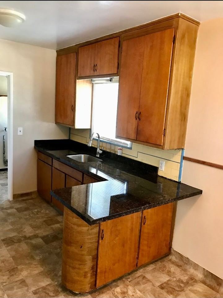 2520 77th Ave - Photo 4 of 8