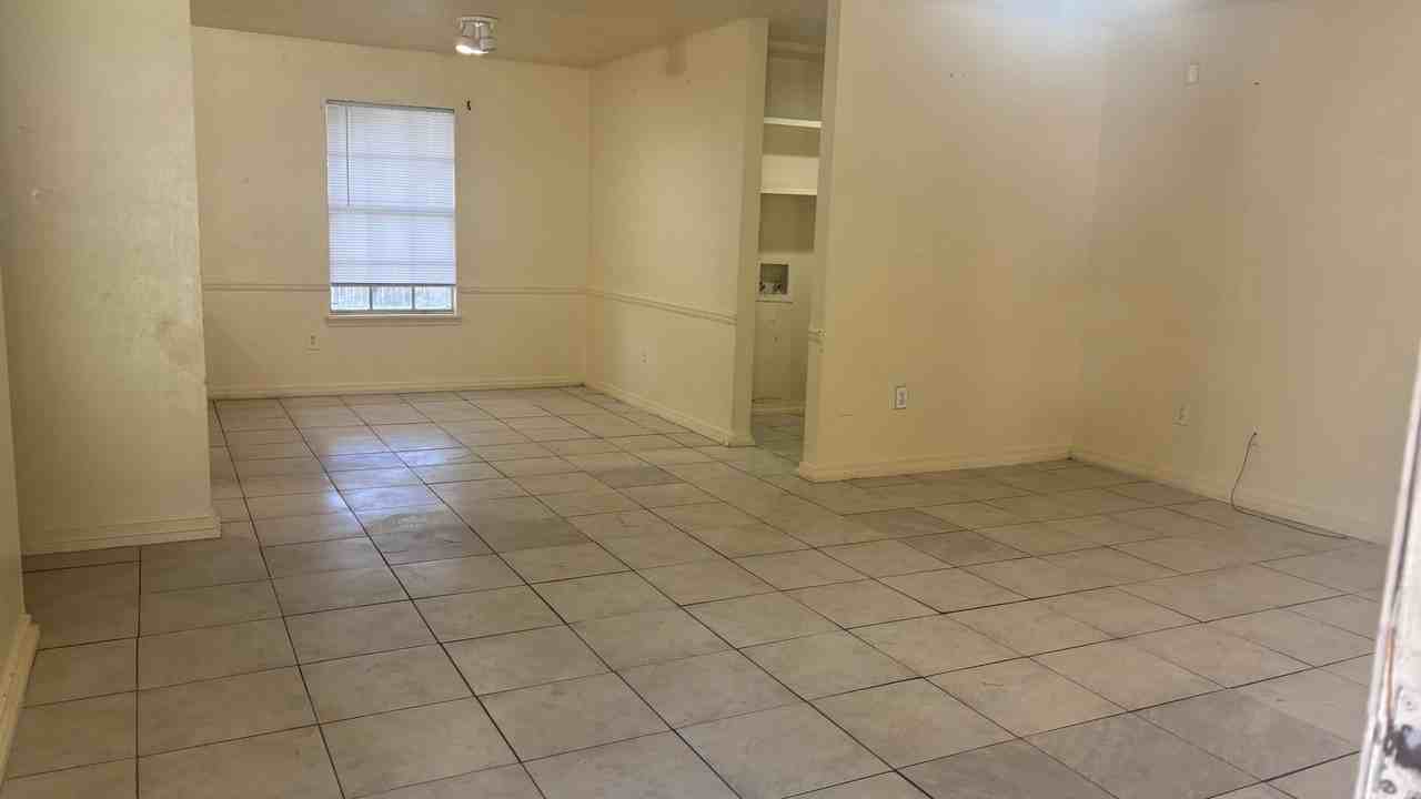 1766 Brookhollow Cir - Photo 2 of 8