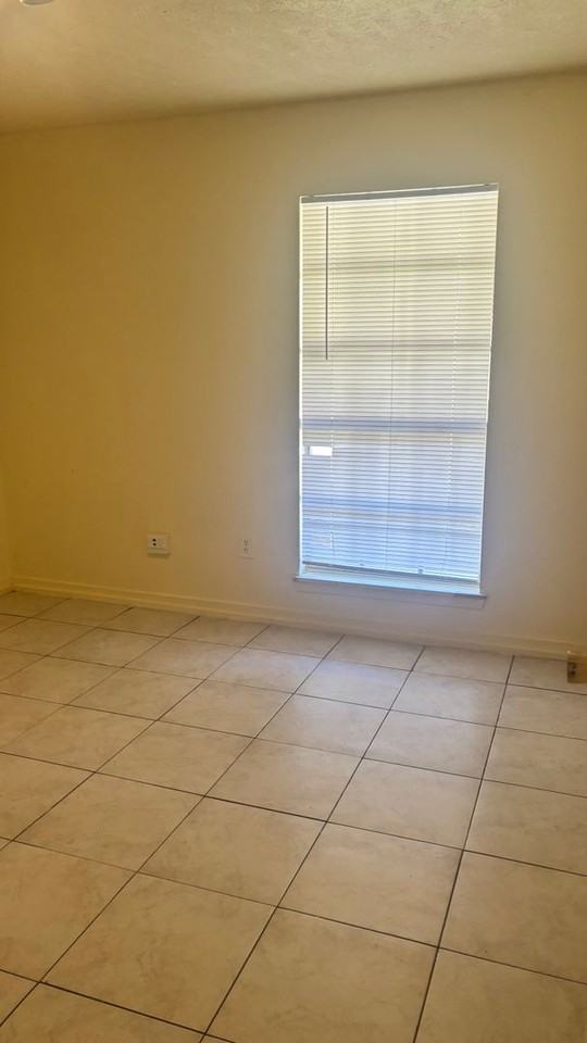 1766 Brookhollow Cir - Photo 5 of 8