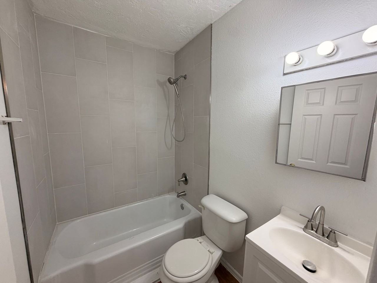 8174 Paul Jones Dr - Photo 5 of 15