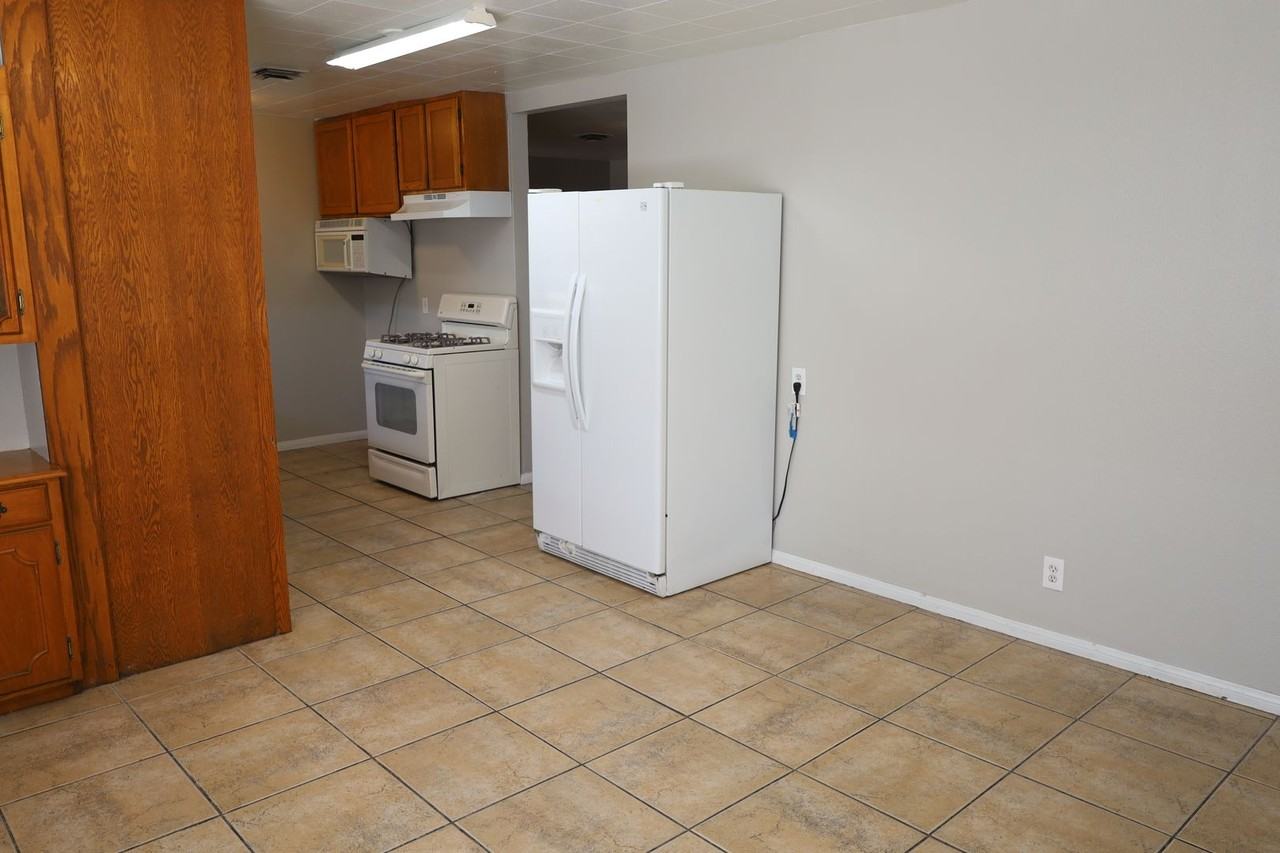 1005 Hazard Ave - Photo 3 of 18