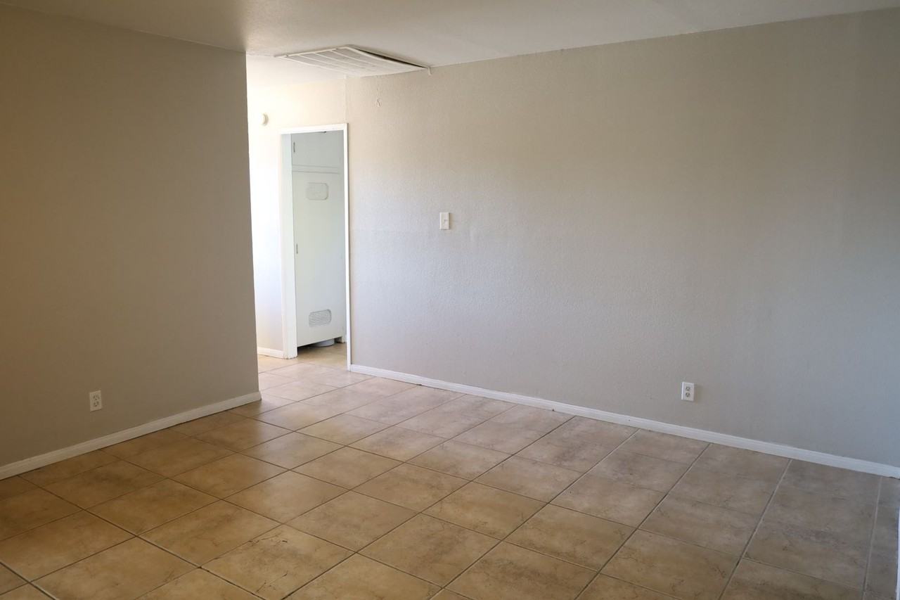 1005 Hazard Ave - Photo 5 of 18