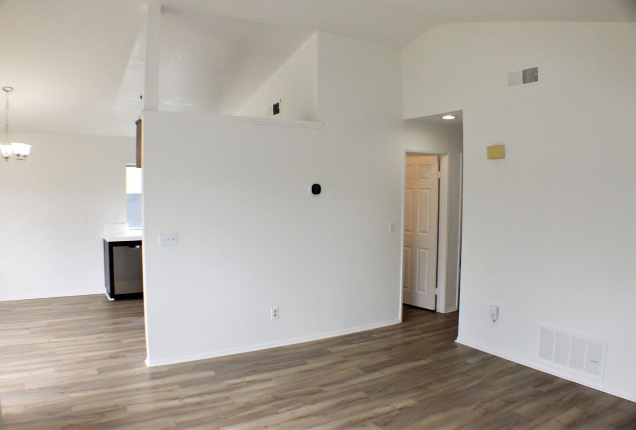 24328 Kurt Ct - Photo 4 of 23