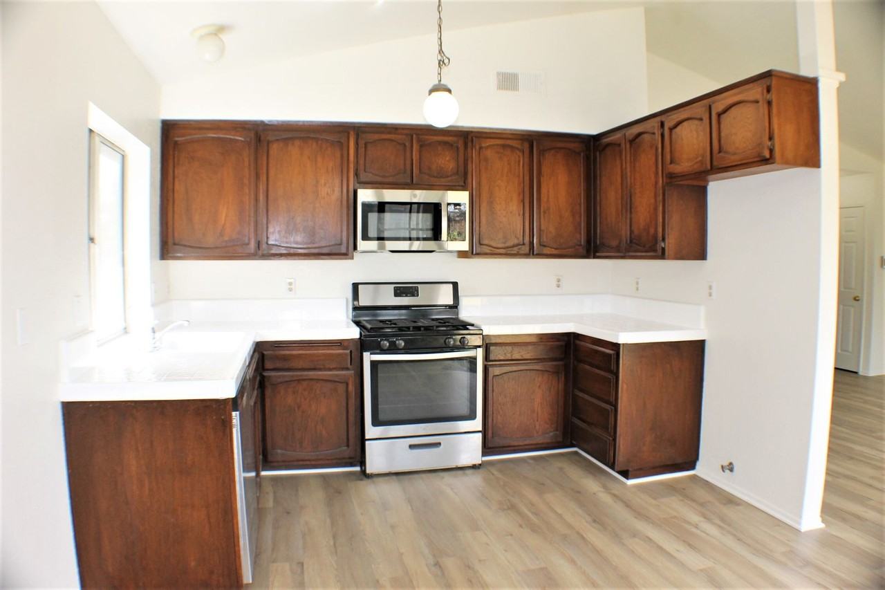 24328 Kurt Ct - Photo 6 of 23