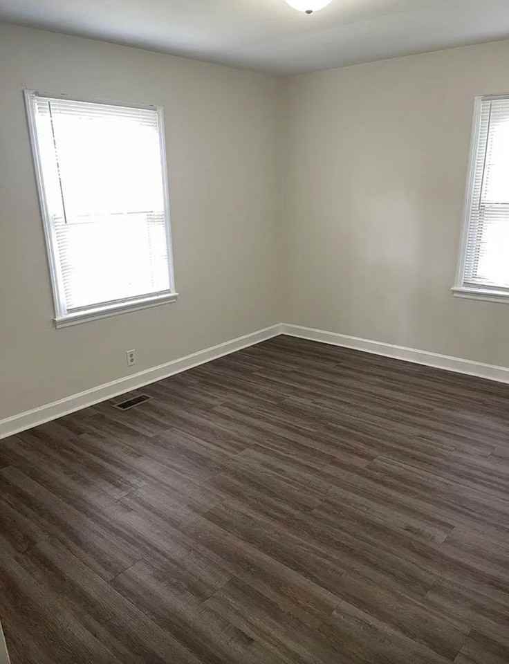 344 Chamberlin St - Photo 3 of 10