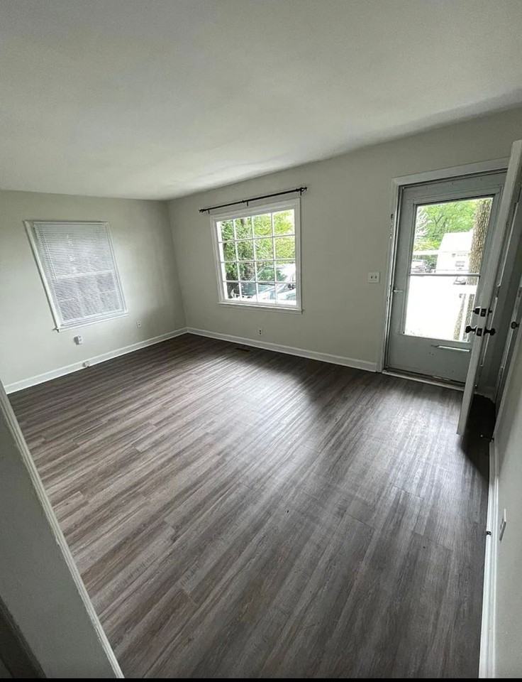 344 Chamberlin St - Photo 7 of 10