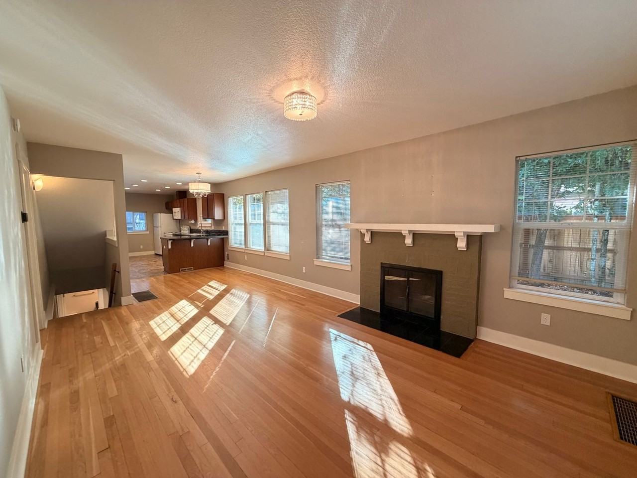 6822 S Virginia Ave - Photo 6 of 49