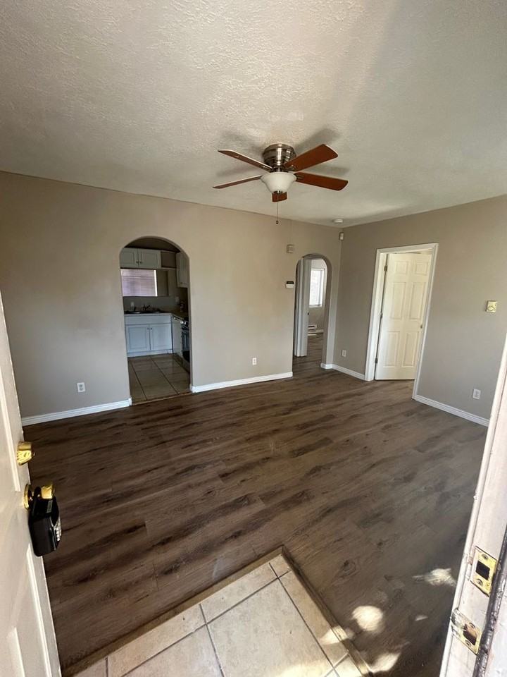 418 Cornell Dr Se - Photo 4 of 21