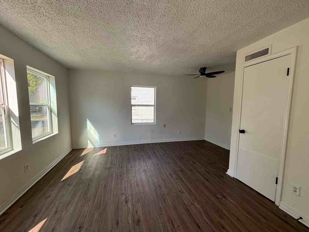 1520 N Minnesota Ave - Photo 3 of 9