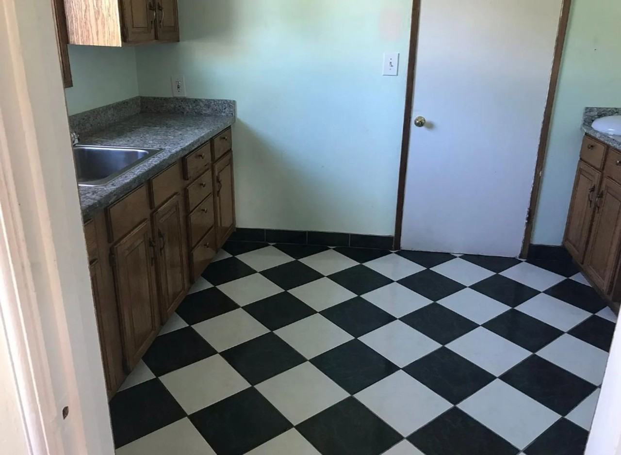 2423 Clare St - Photo 3 of 9