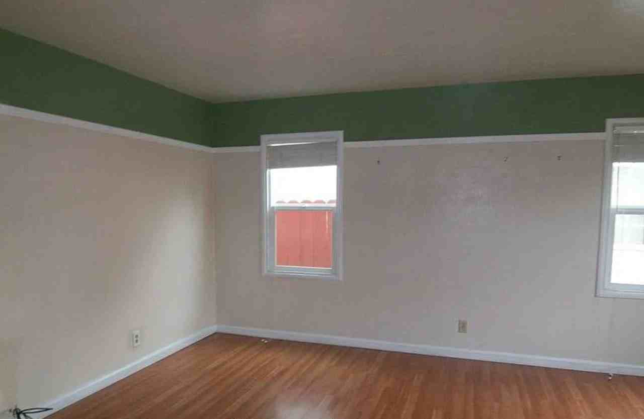 2423 Clare St - Photo 5 of 9