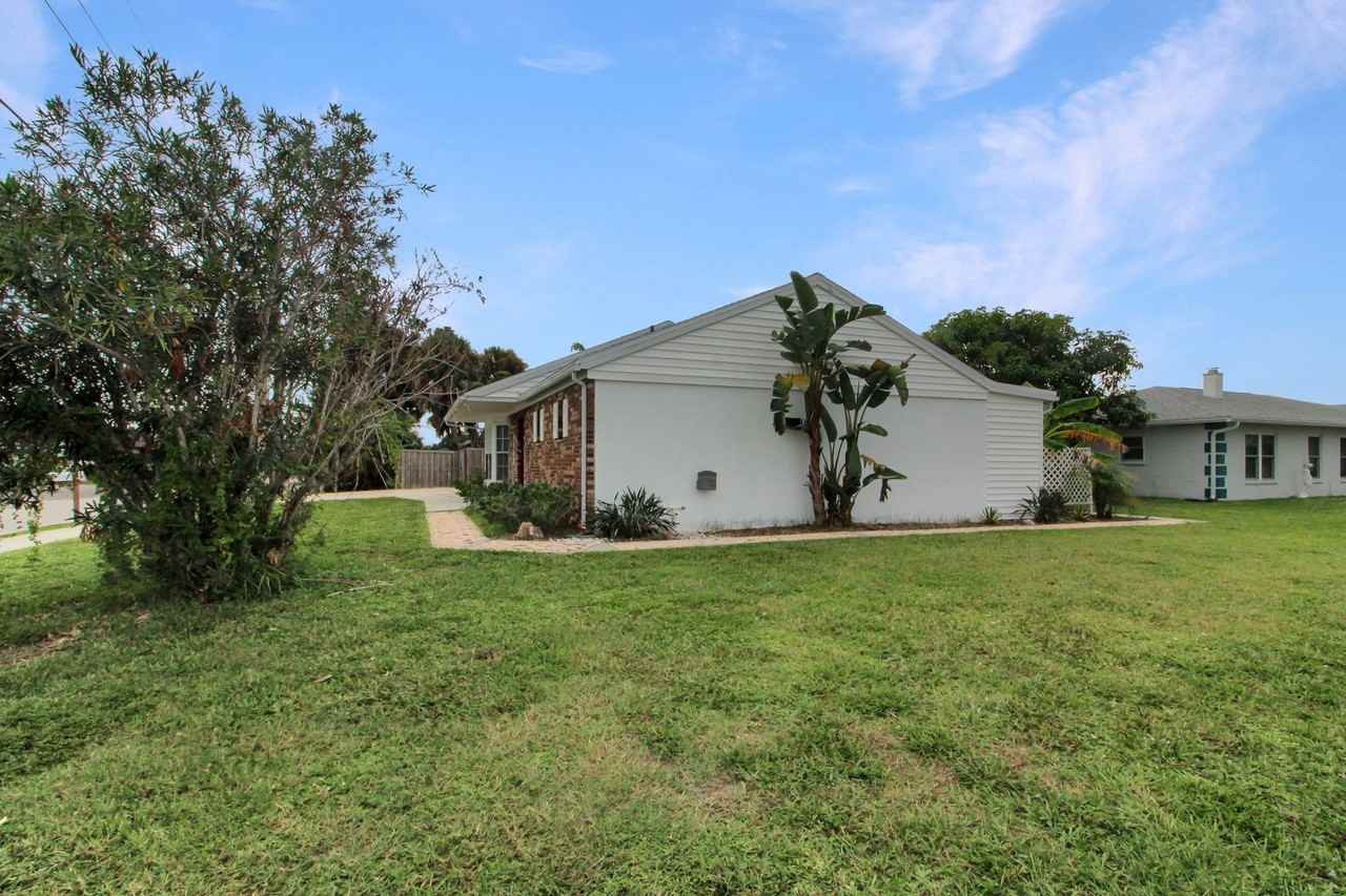 1660 Bal Harbour Dr - Photo 2 of 20