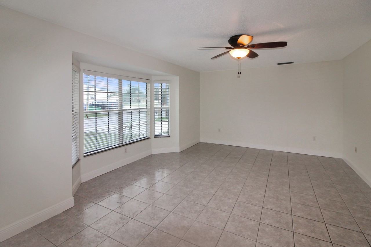 1660 Bal Harbour Dr - Photo 3 of 20