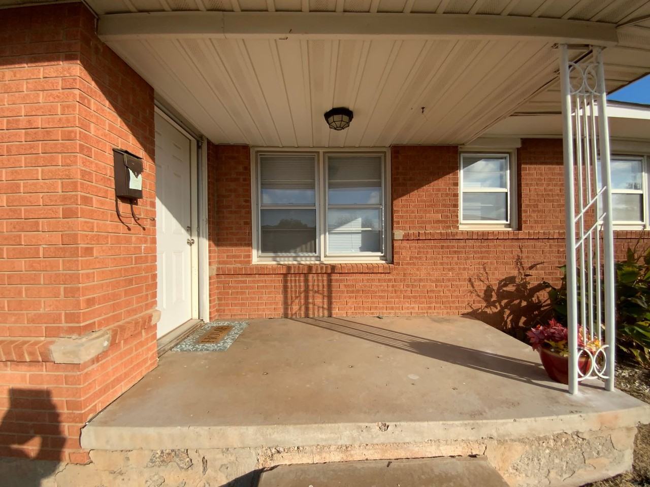 3831 Nw Bell Ave - Photo 2 of 21