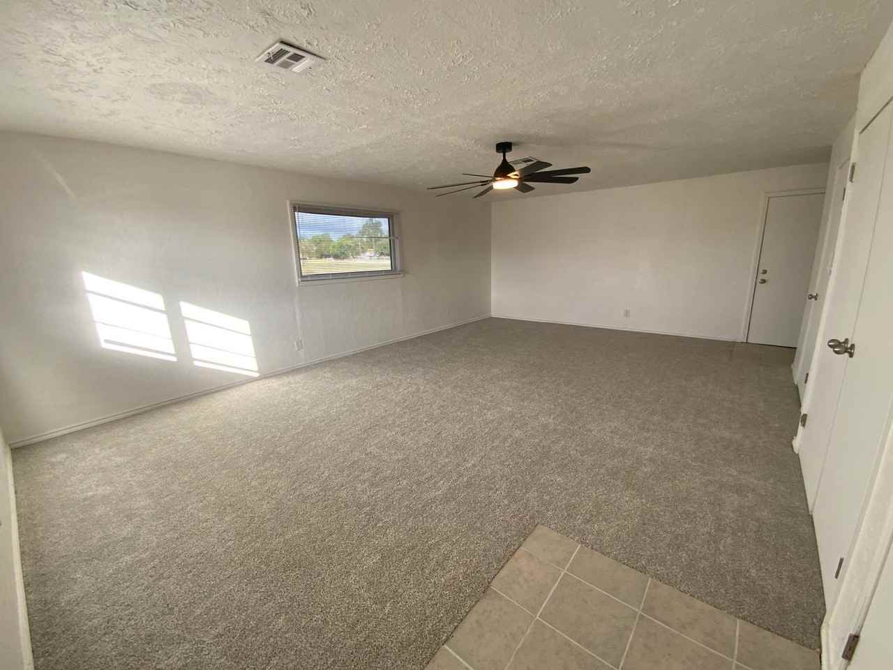 3831 Nw Bell Ave - Photo 4 of 21