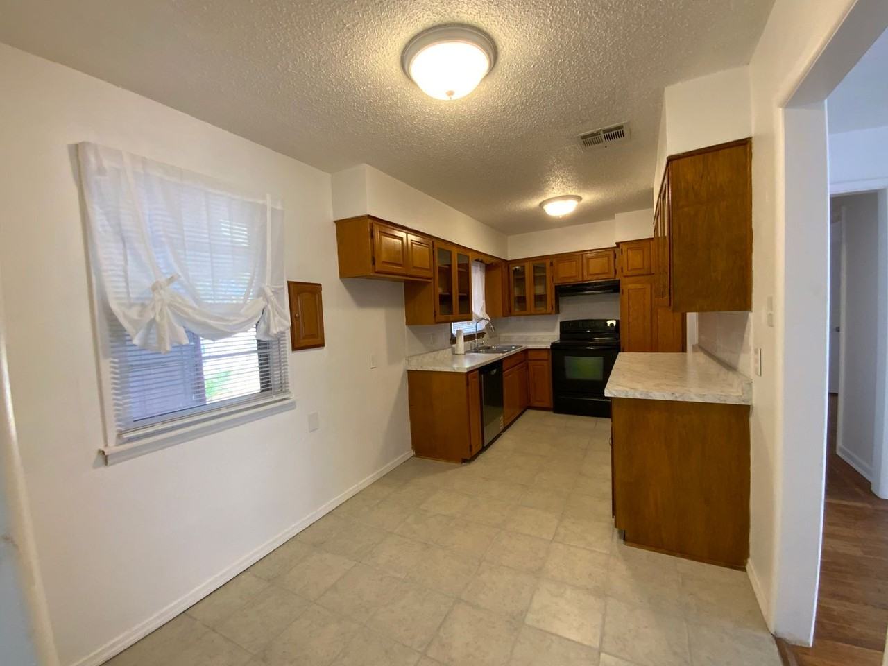 3831 Nw Bell Ave - Photo 6 of 21