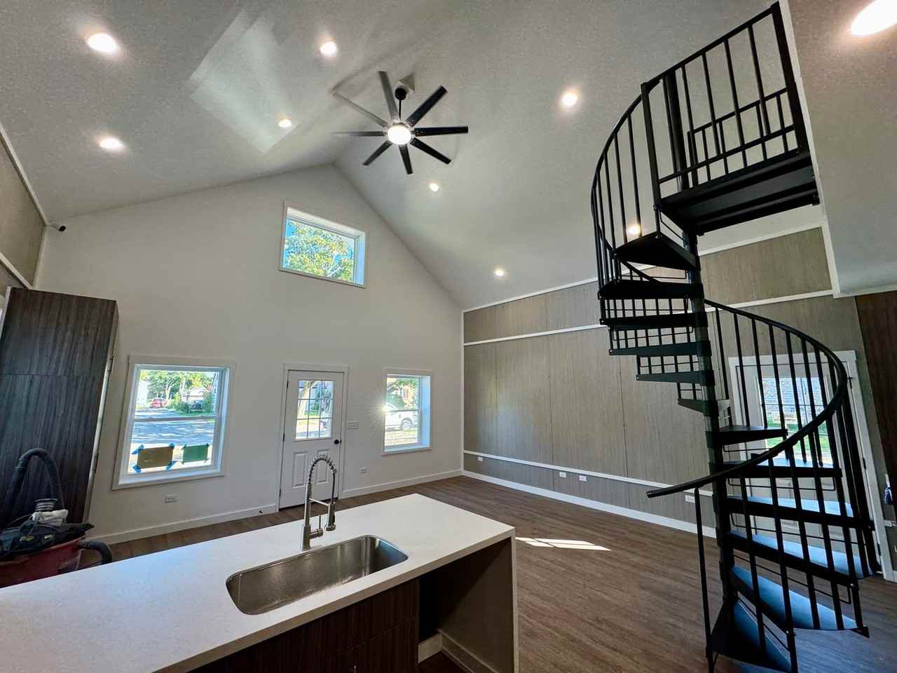 5767 N 39th St - Photo 2 of 16