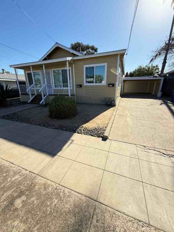 4325-29 Proctor Place - Photo 2 of 36