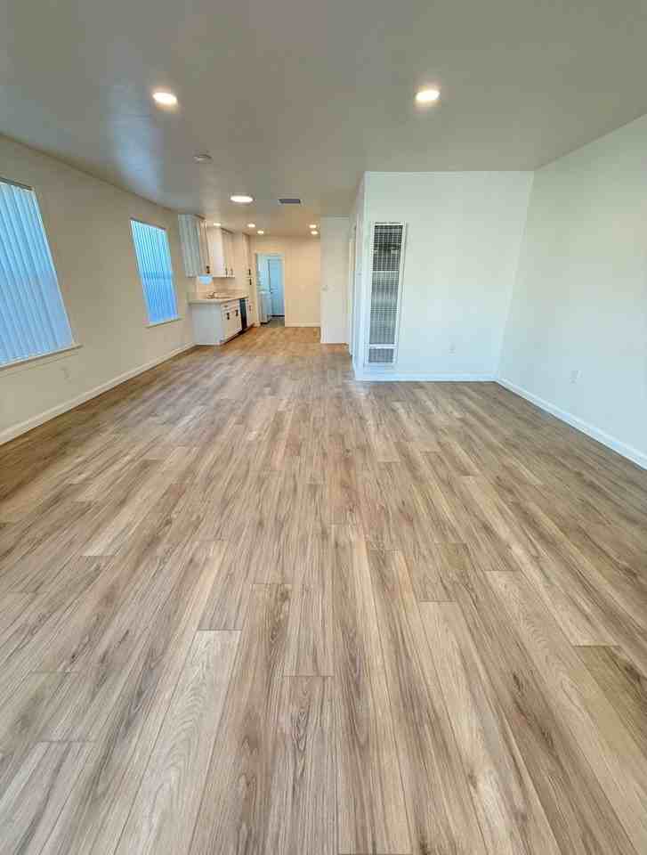 4325-29 Proctor Place - Photo 5 of 36