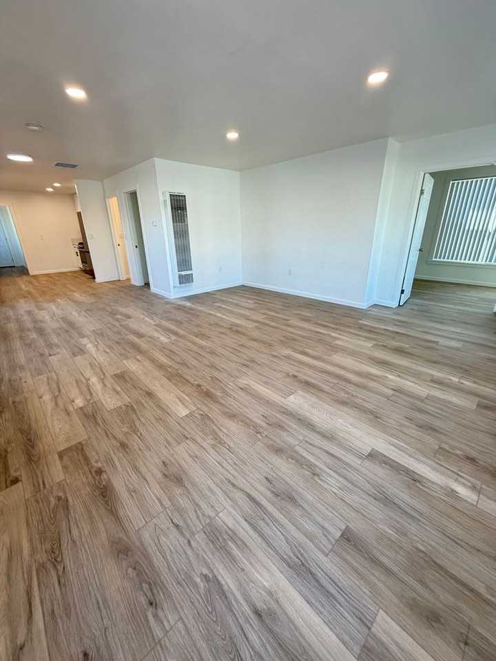 4325-29 Proctor Place - Photo 6 of 36