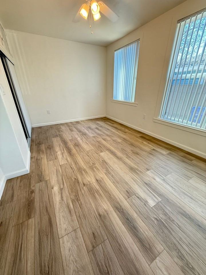 4325-29 Proctor Place - Photo 7 of 36