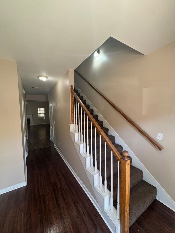 127 Frances Ln - Photo 2 of 29