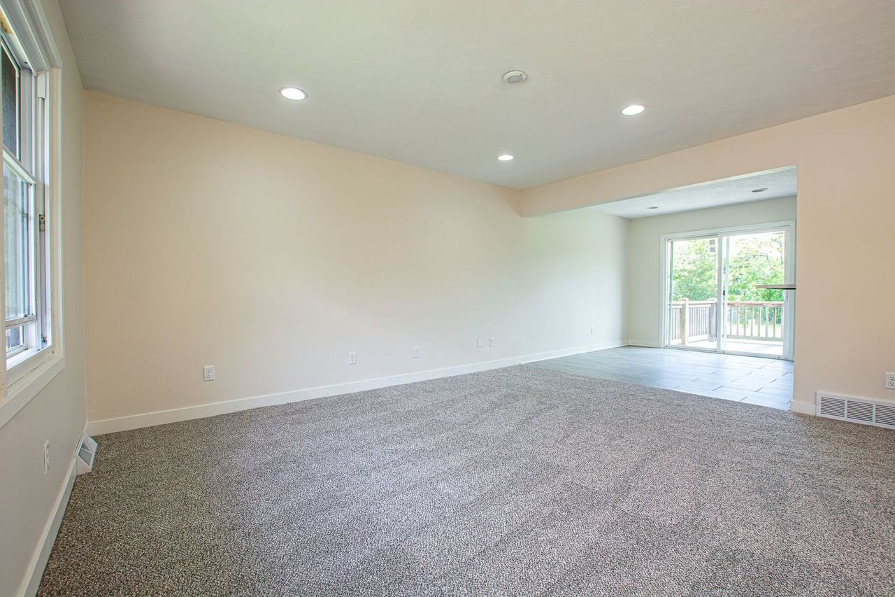 1735 N 105th St - Photo 6 of 36