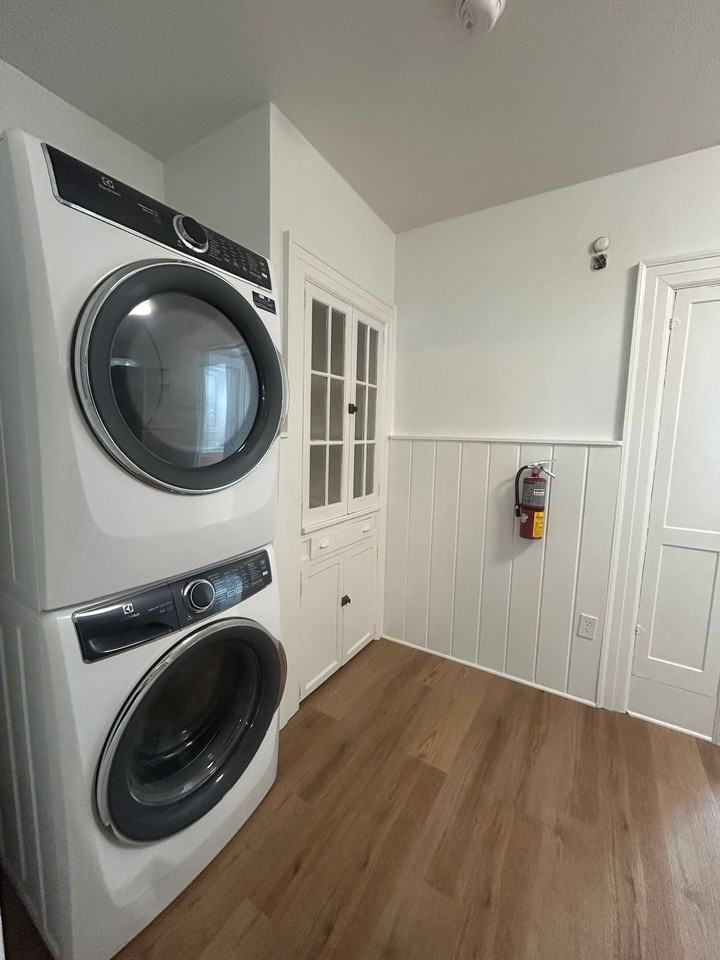 703 East 41st Street - Photo 5 of 12